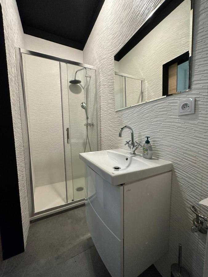 Przyjemny Lokal W Centum Miasta Apartment Lodz  Ngoại thất bức ảnh